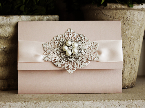 Invitation 1015: Blush Pearl, Cream Smooth, Blush Ribbon, Brooch/Buckle T, Metal Filigree F6 - Silver