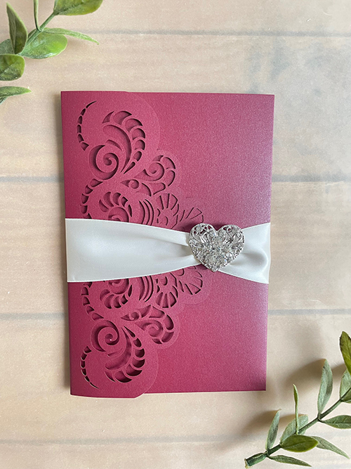 Invitation lc157: Burgundy Shimmer, Antique Ribbon, Brooch/Buckle U