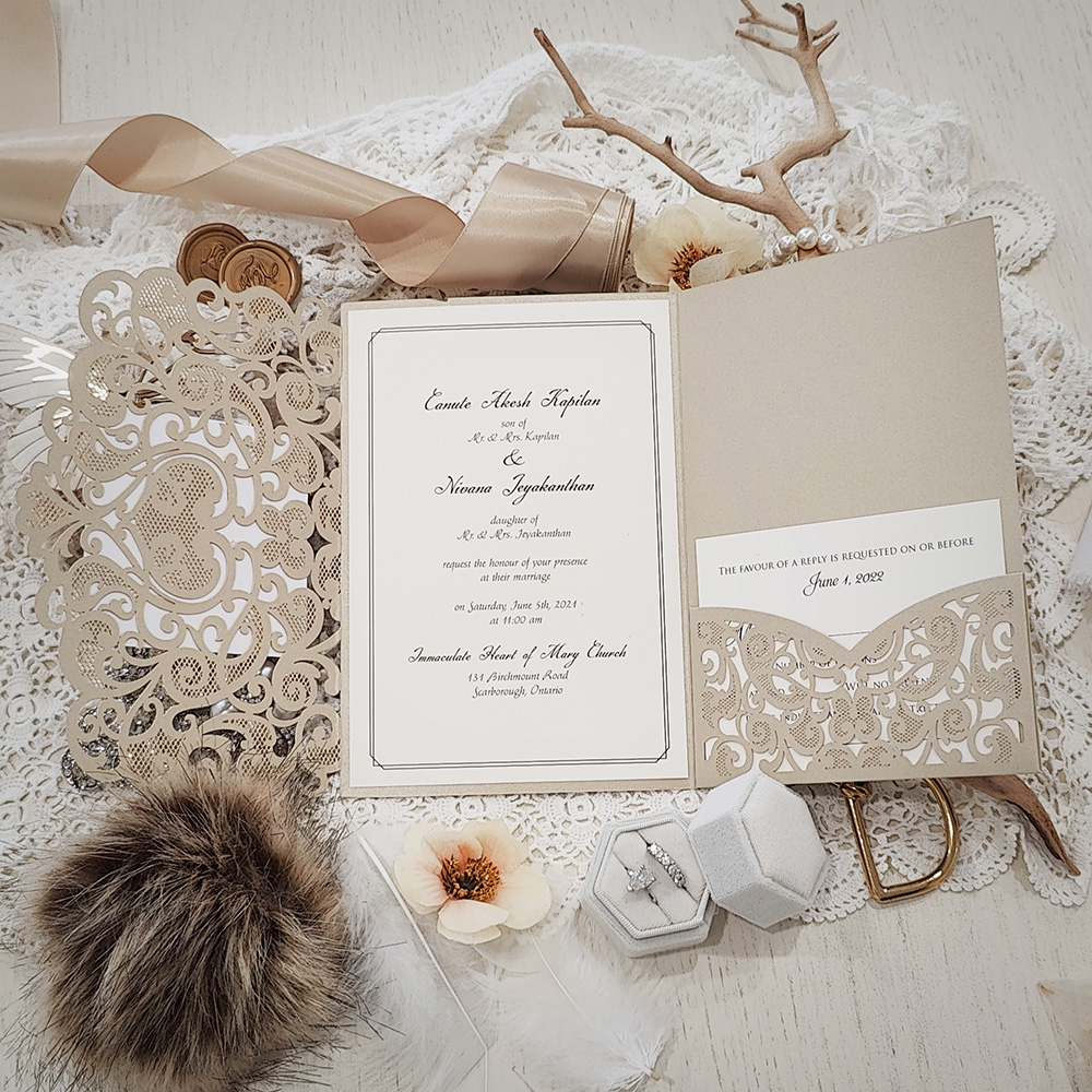 Invitation 8025: Champagne Gold, Champagne Glitter, Cream Smooth - champagne gold pocketfold lasercut with double layered tag