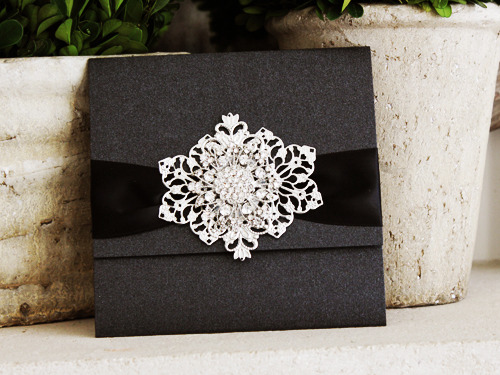 Invitation 1030: Black Pearl, White Smooth, Black Ribbon, Brooch/Buckle A11, Metal Filigree F6 - Silver